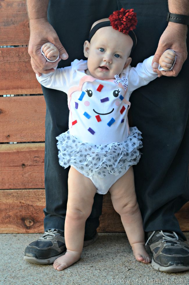 Diy infant cupcake costume an easy way for baby to dress up