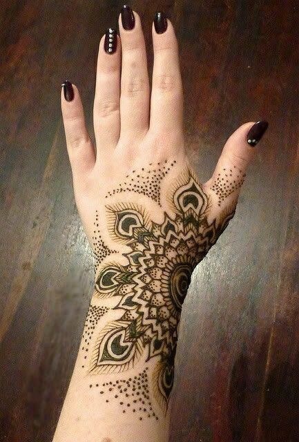 Feathered wrist henna