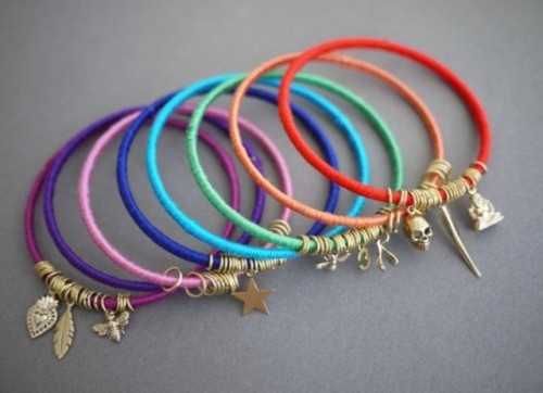 Diy summer bracelets of colorful yarn 6 500x362