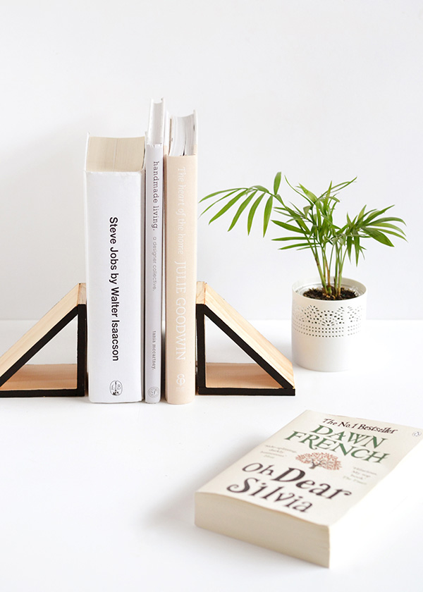 9 wood triangle book ends