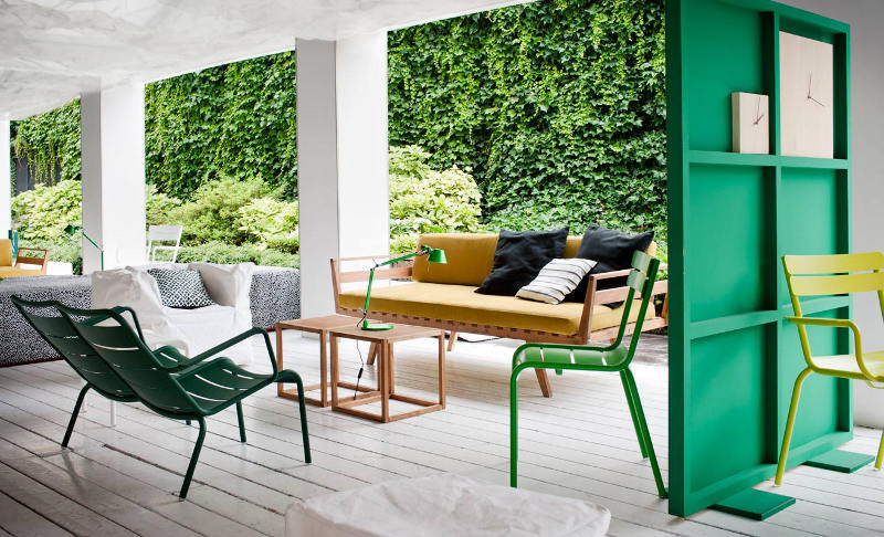 Green wood room divider