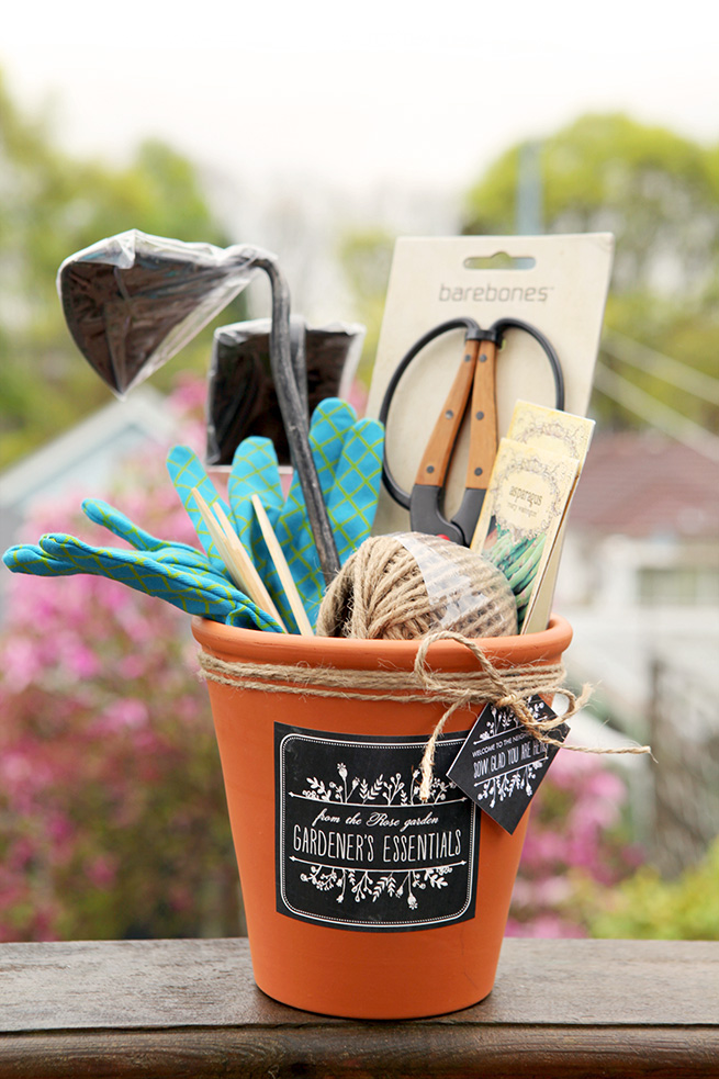 5 gardeners essentials basket