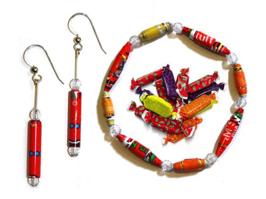 Candy wrapper beads Crazy DIY Projects Made From Candy Wrappers