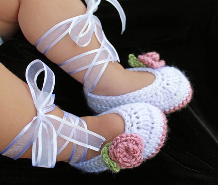 Knitted ballet slipper baby booties