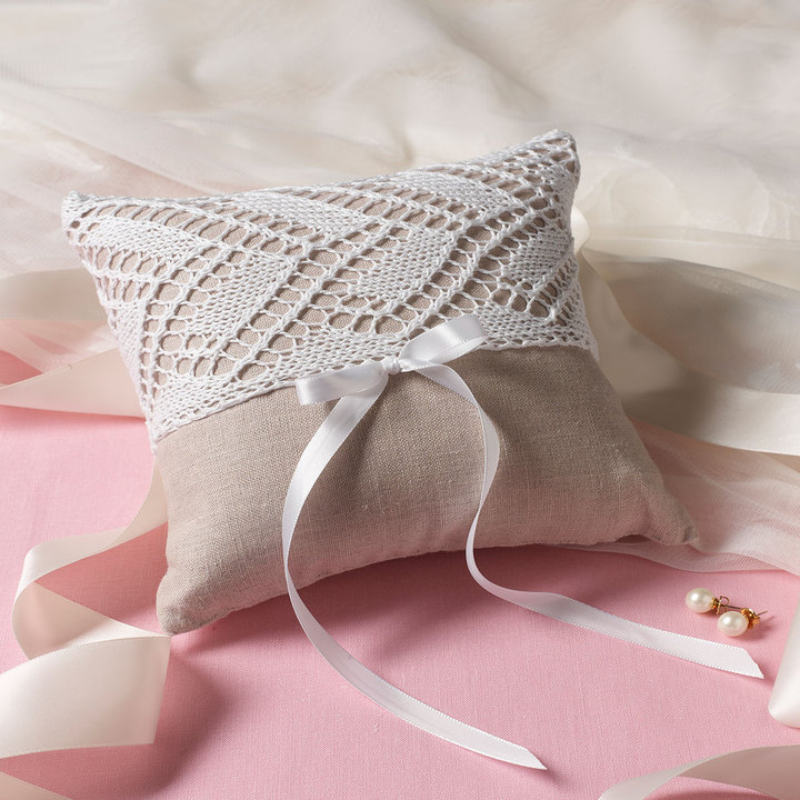 Knitted ring bearer's pillow