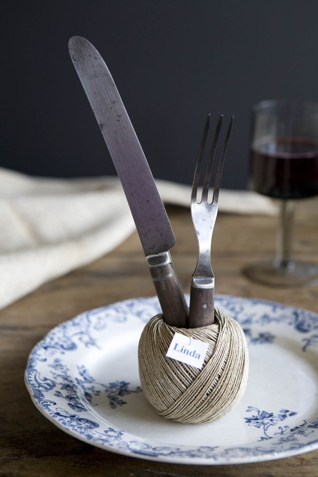 Simple twine place setting