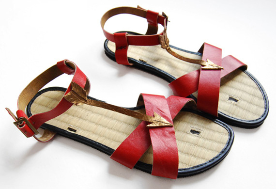 Leather arrow sandals