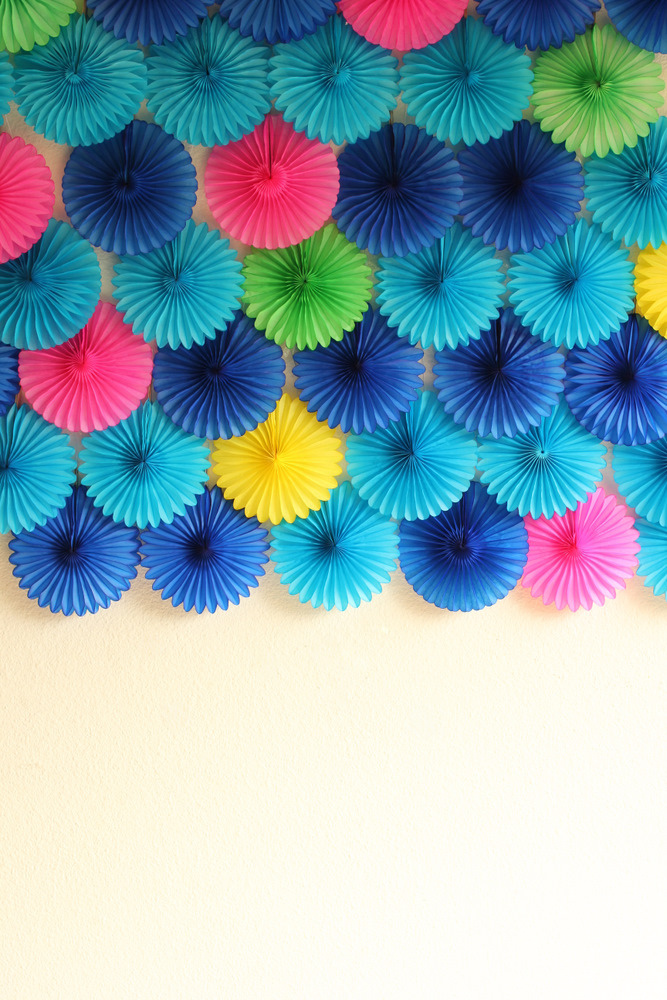 Paper pinwheels Creative DIY Photo Backdrops