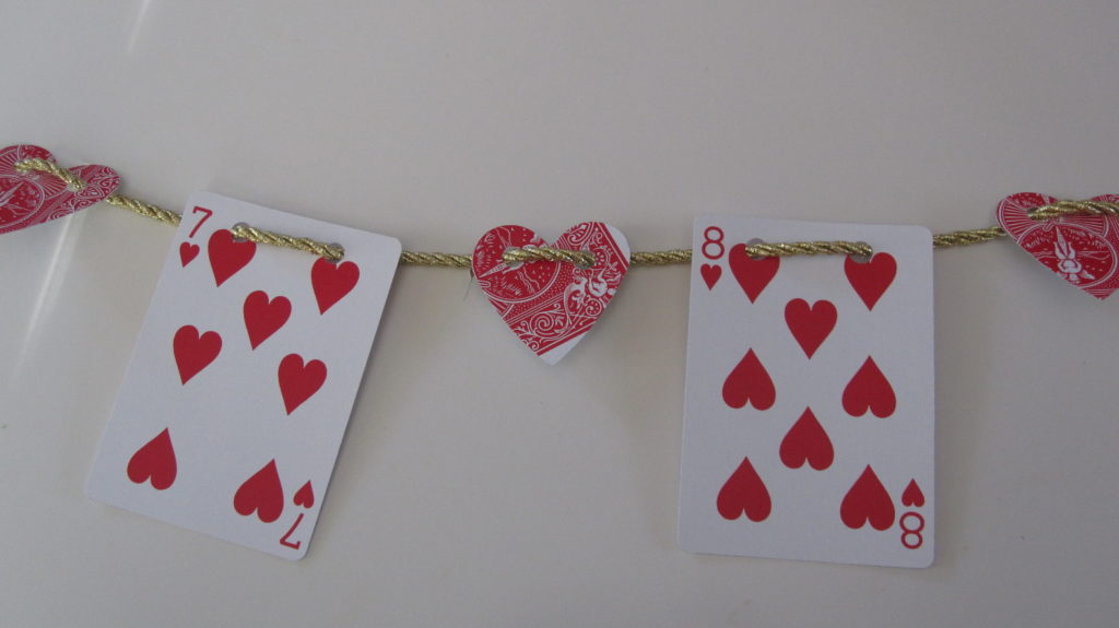 Playing card Valentines Day Garland 1024x575 Creative DIY Projects Made With Playing Cards