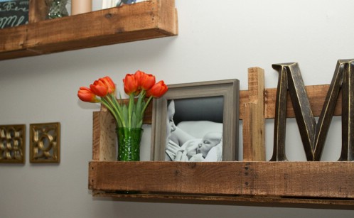 Wooden pallet shelves 15 Creative Decor Projects Made From Wood