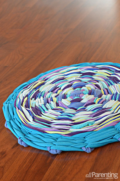 allParenting hula hoop rug vertical These 20 DIY Area Rugs Will Add A Pop of Color and Texture To Your Home!