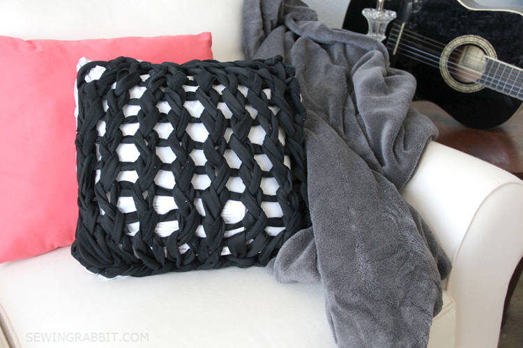 Arm knit pillow