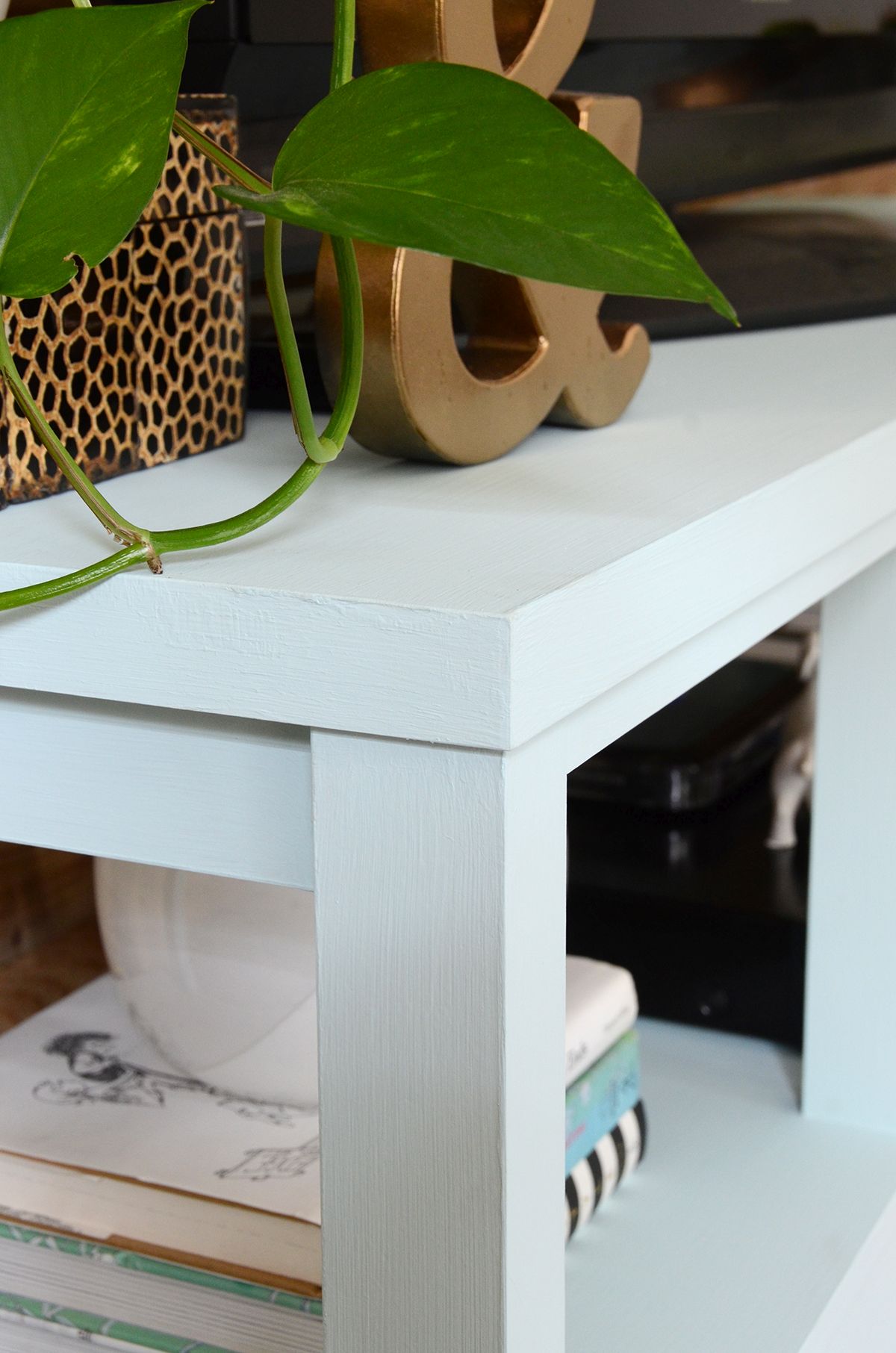 How to paint furniture with chalk paint corners