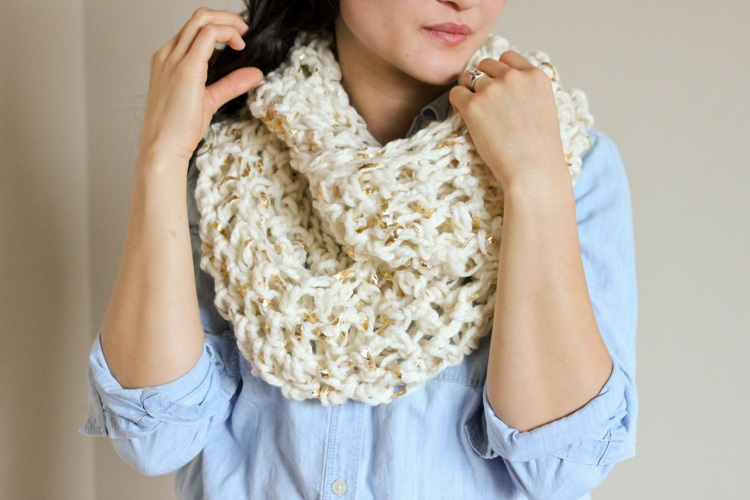 Chunky gold leaf crochet infinity scarf tutorial