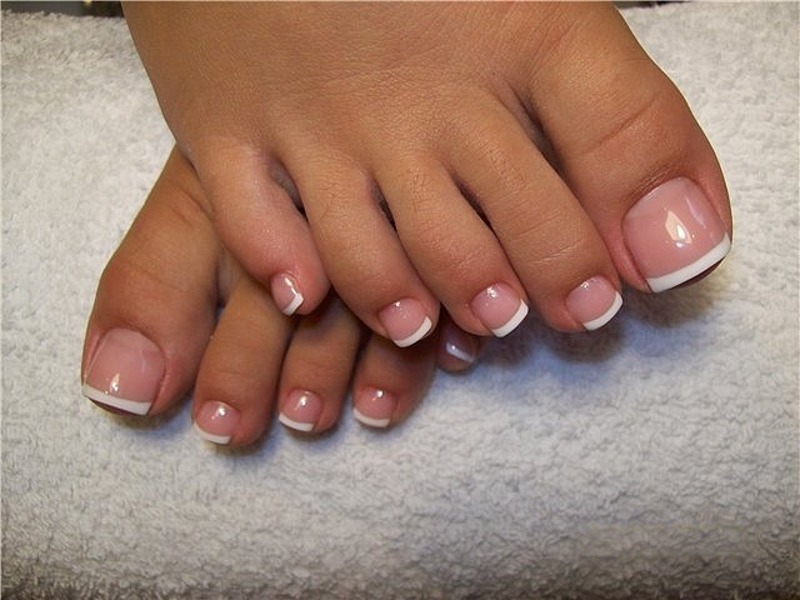 10. Simple French Tip Toe Nail Designs for 2024 - wide 2