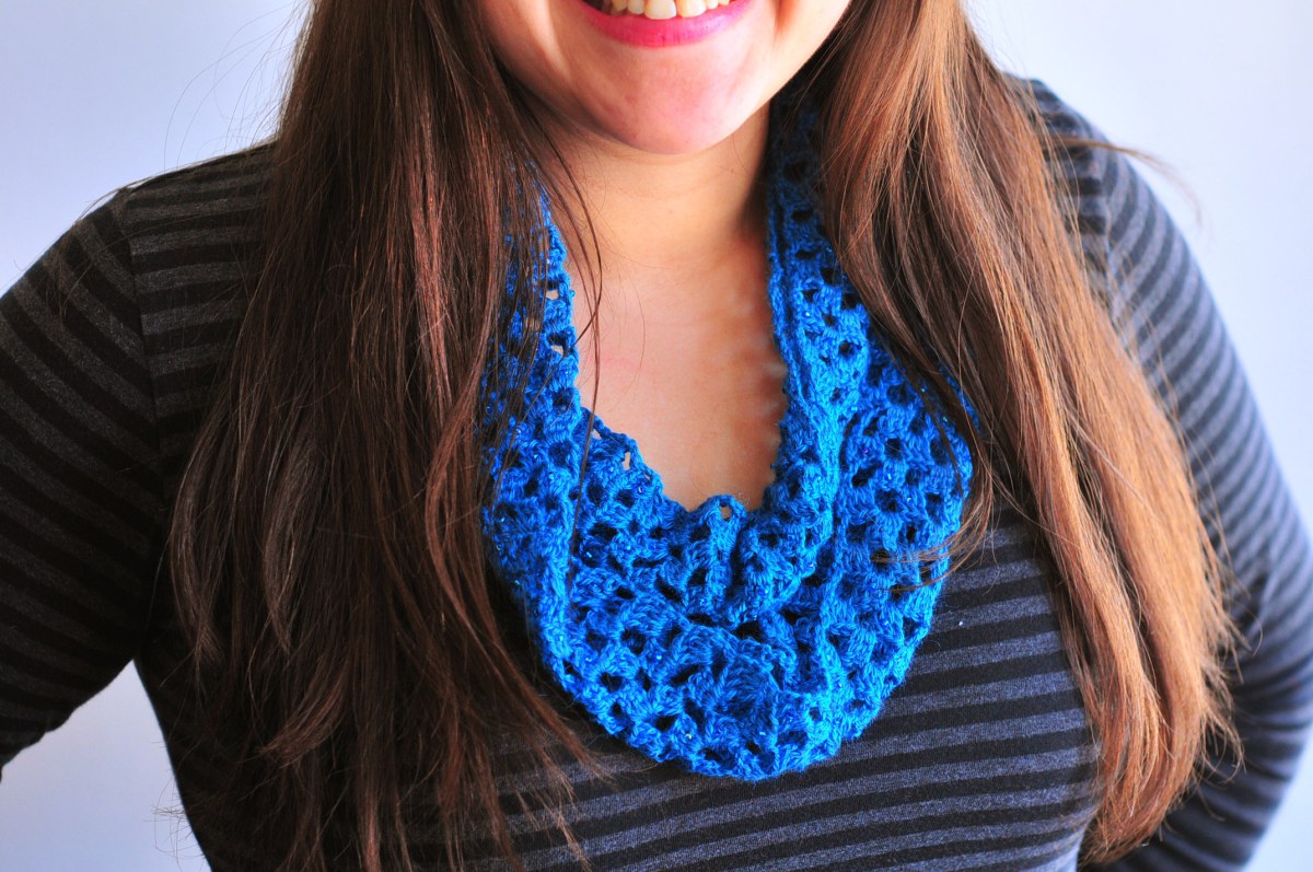 Lacy crochet infinity scarf tutorial