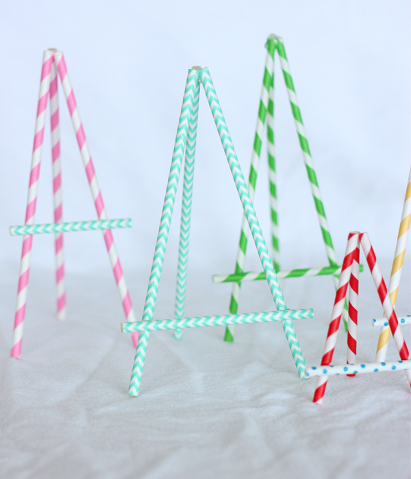 Paper straw easels 15 DIY Projects Made with Paper Straws