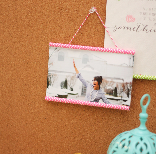 Paper straw hanging frames 15 DIY Projects Made with Paper Straws