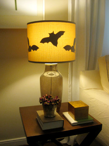 Halloween2 bat lamp after