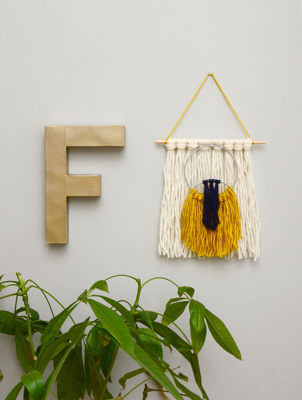 Easy yarn tassel wall hanging hang