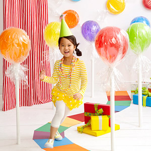 Giant balloon lollipops Interesting Crafts Made from Balloons