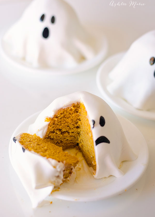 Mini pumpkin ghost cake recipe