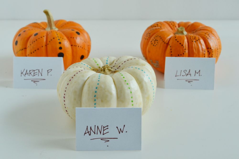 Simple pumpkin decorating for fall name table holder