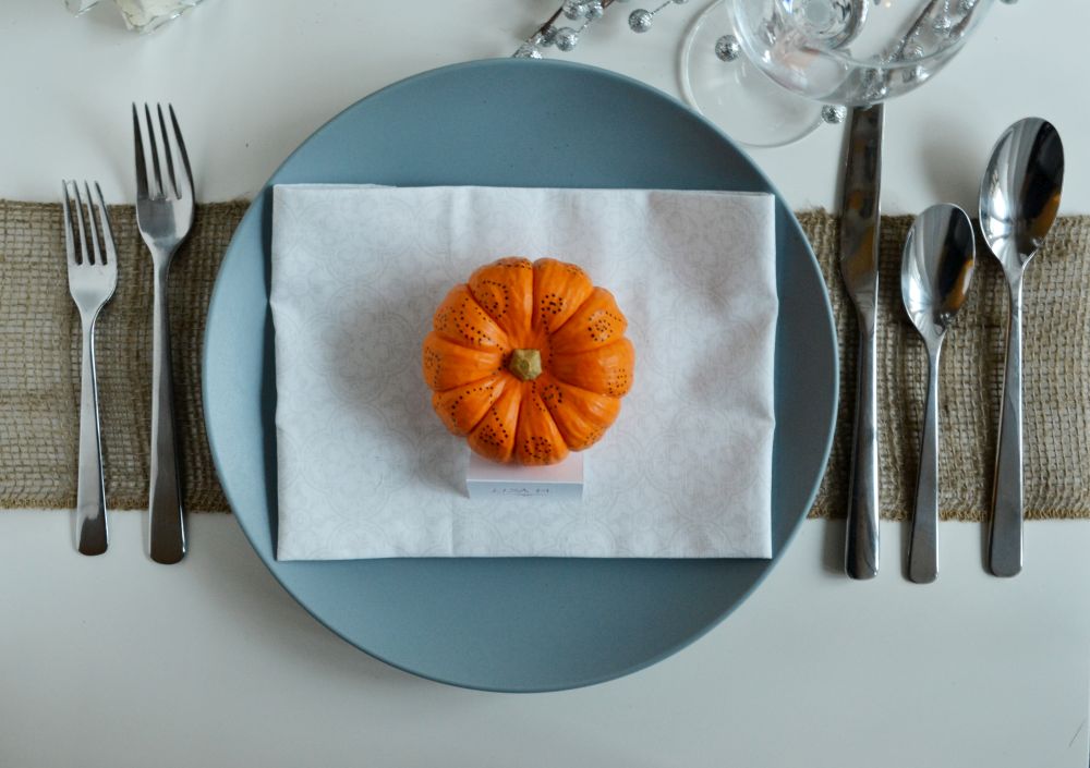 Simple pumpkin decorating for fall top