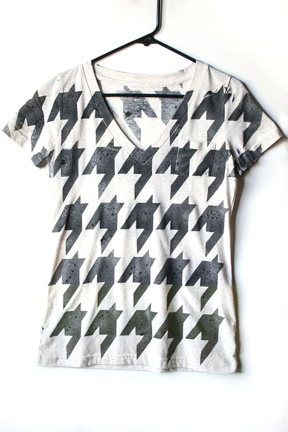 Stenciled houndstooth tee
