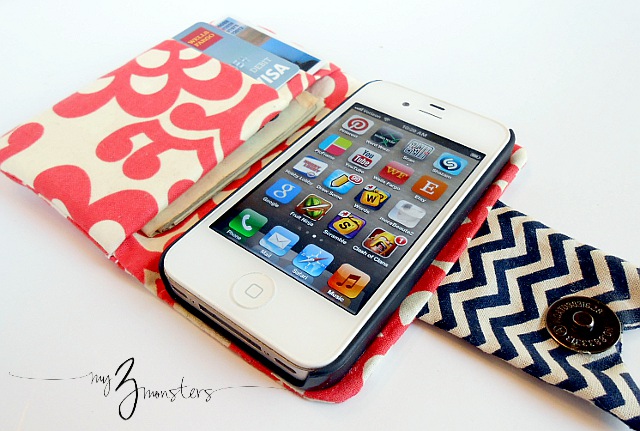 Easy DIY iPhone wallet DIY Christmas Gift Ideas for Coworkers