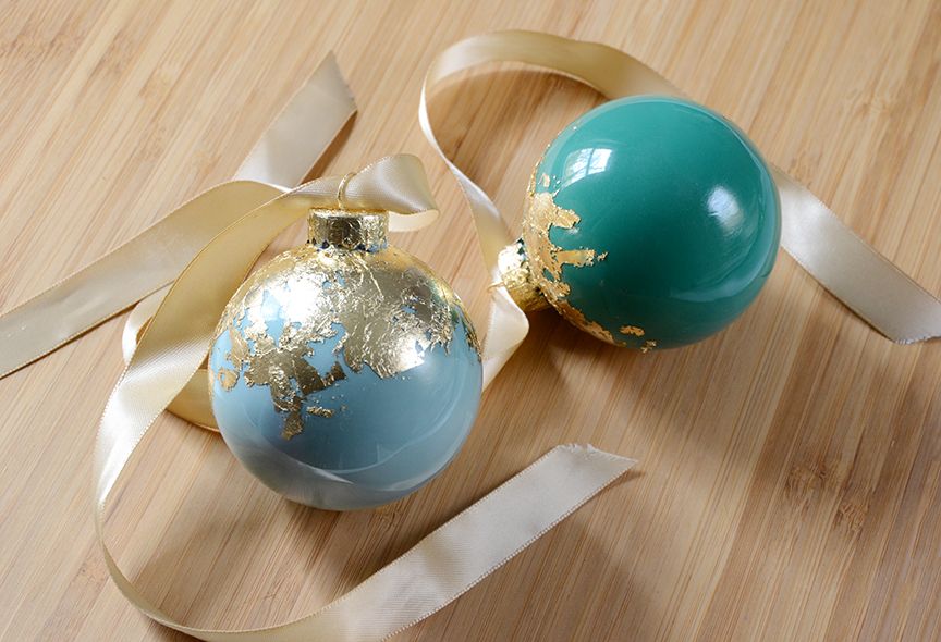 Gold leaf holiday ornaments top for tree