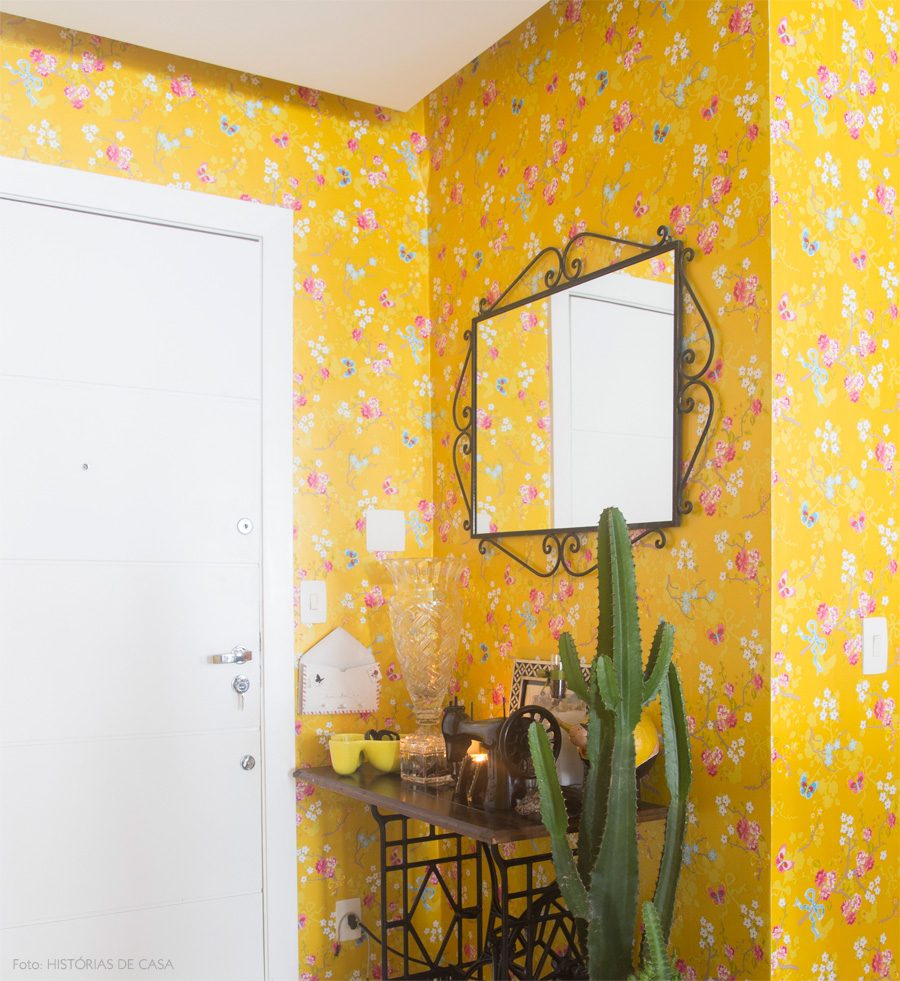bold yellow floral wallpaper 25 Awesome Rooms With Colorful Wallpaper