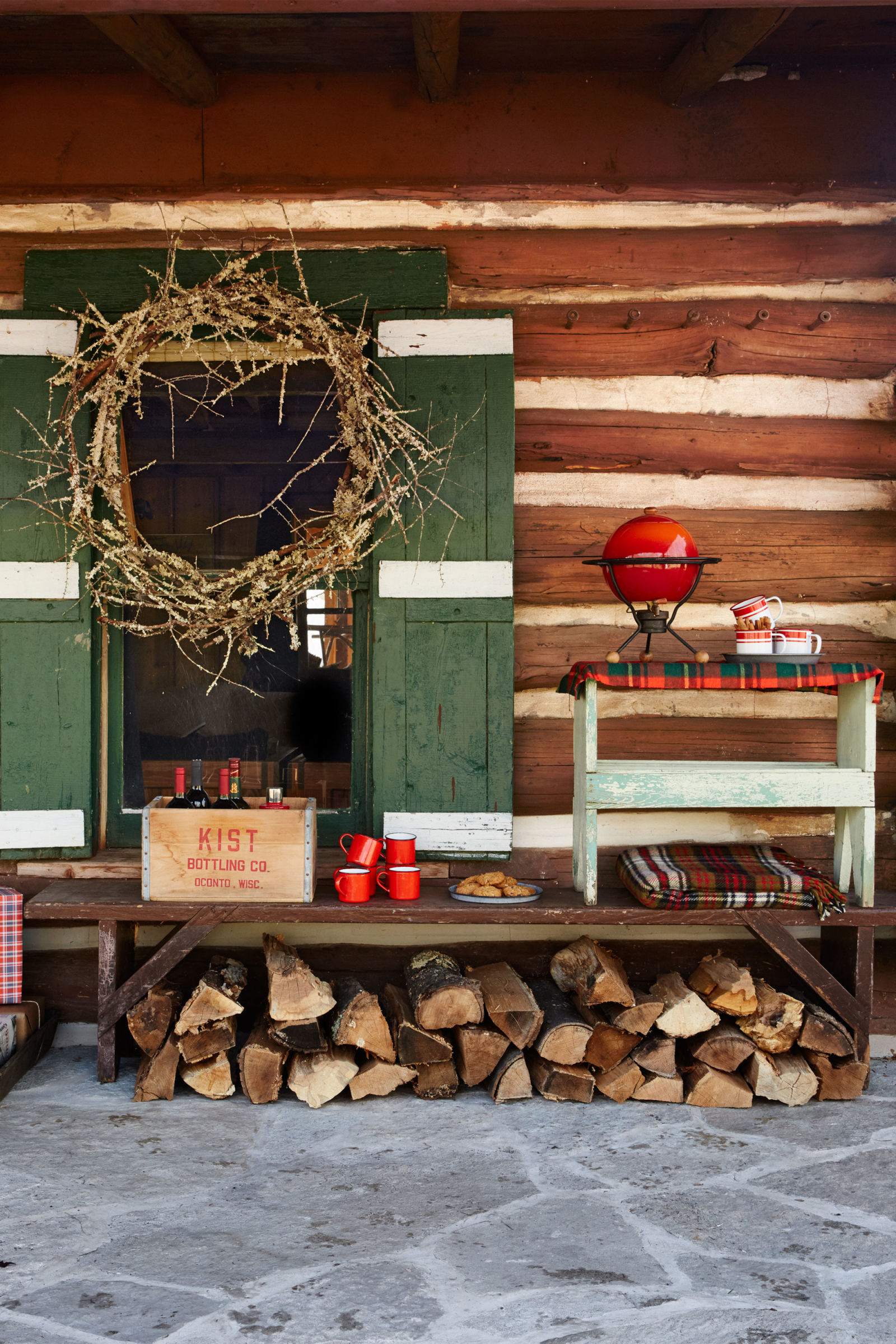 Cabin inspired front porch holiday decor