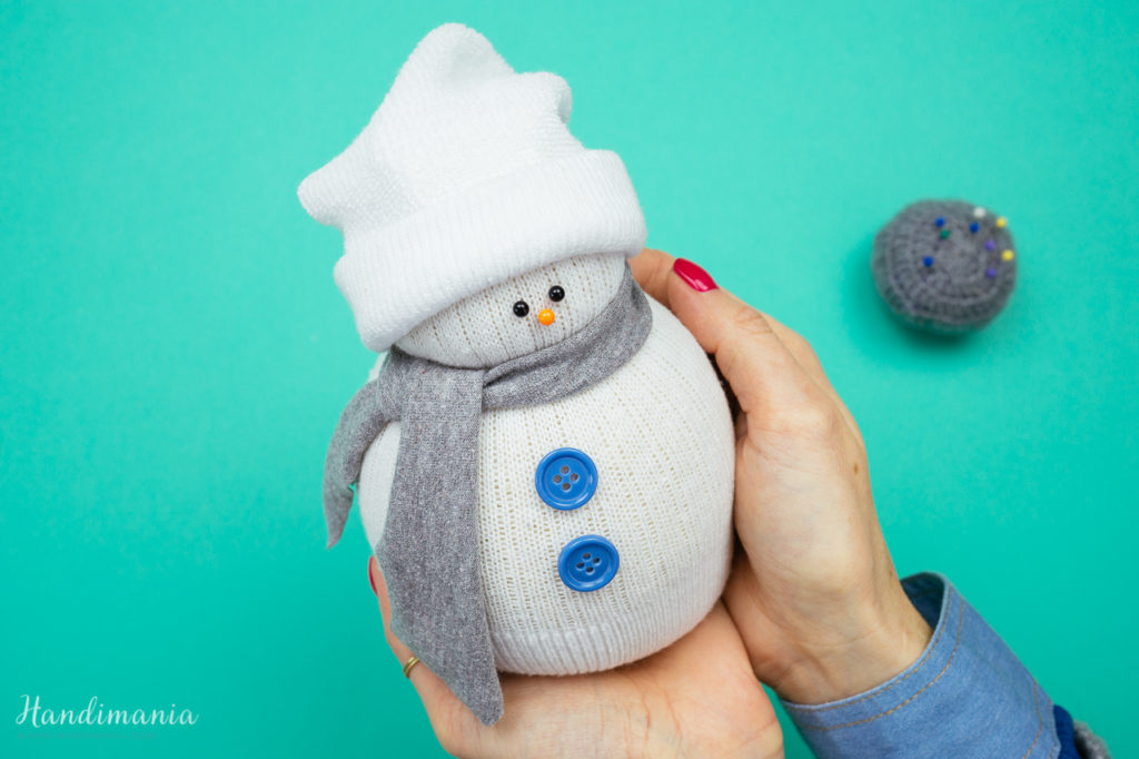 How to make sock snowmen fabric