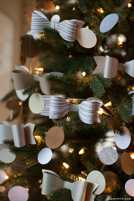 Paper Bow Tree Ornaments DIY 50 DIY Paper Christmas Ornaments To Create With The Kids Tonight!