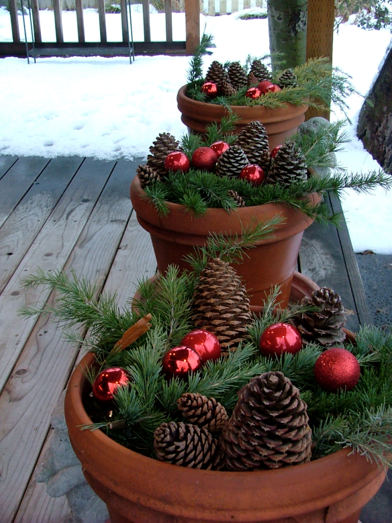 Pinecone planter decor for the front porch