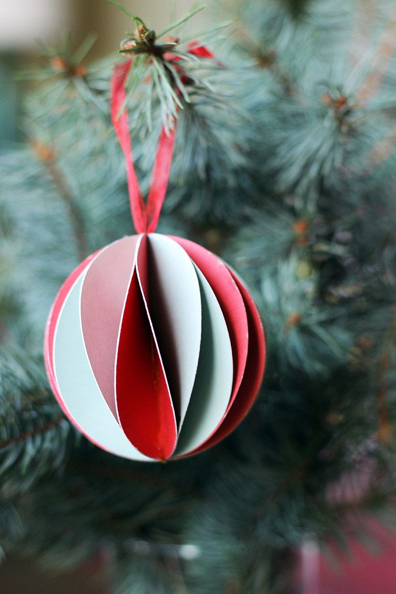 Diy paper christmas ornament