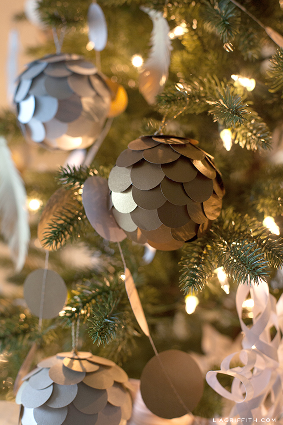 diy scalloped paper ornaments 50 DIY Paper Christmas Ornaments To Create With The Kids Tonight!