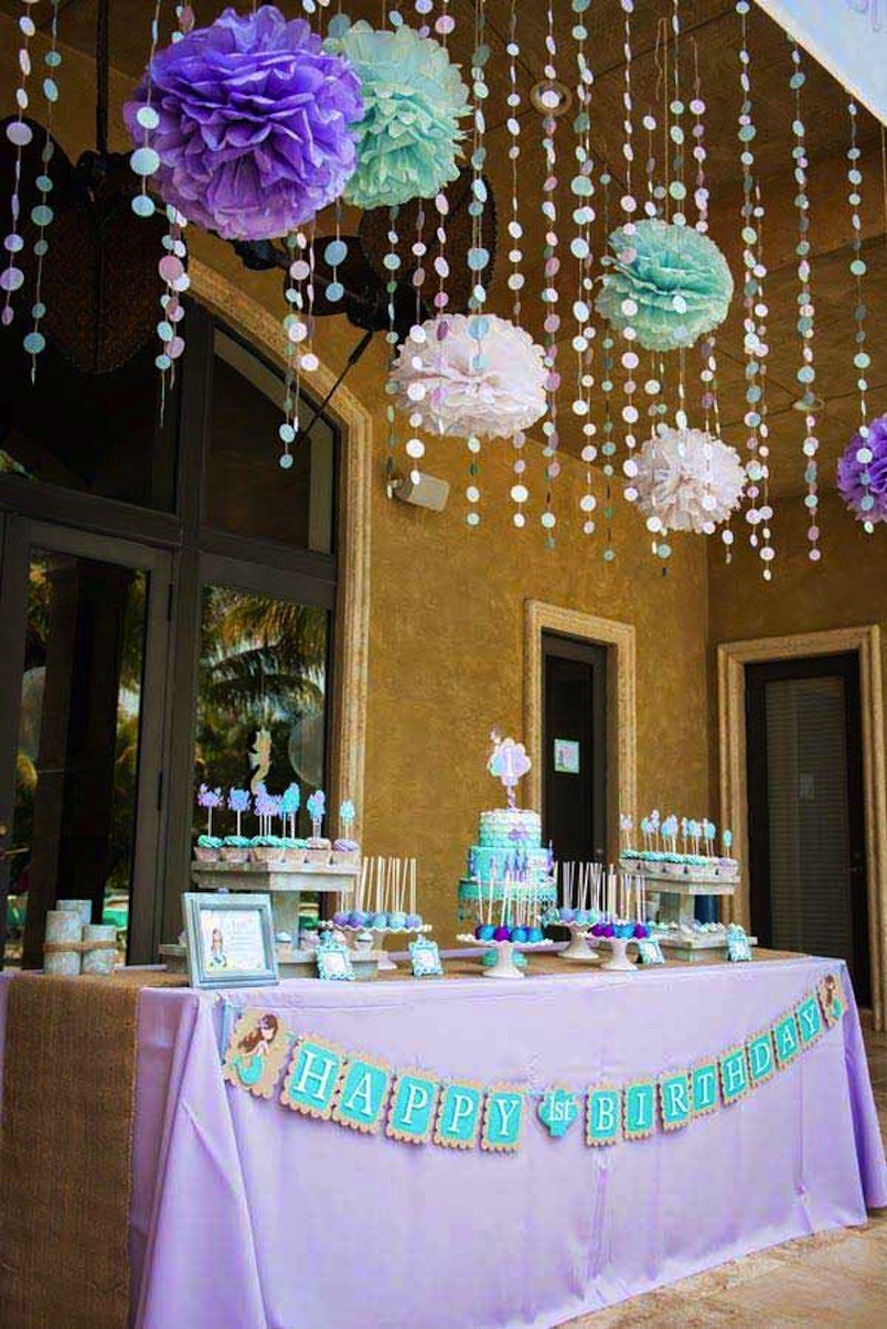 Pretty raindrop tablescape 15 Gorgeous DIY Baby Shower Ideas