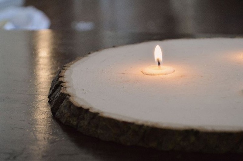 Tree slice candle holder 15 Awesome Homemade Candle Holder Ideas