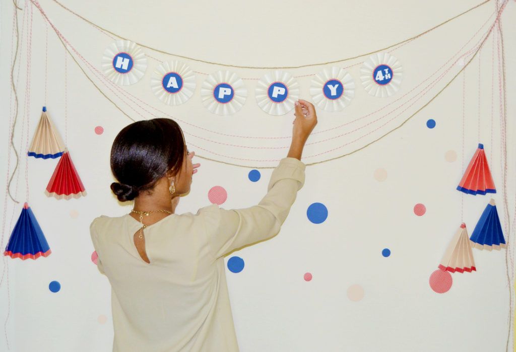 July 4th paper photo backdrop hanging