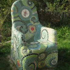 Mosaic garden throne 230x230 Pretty Mosaic Décor Projects