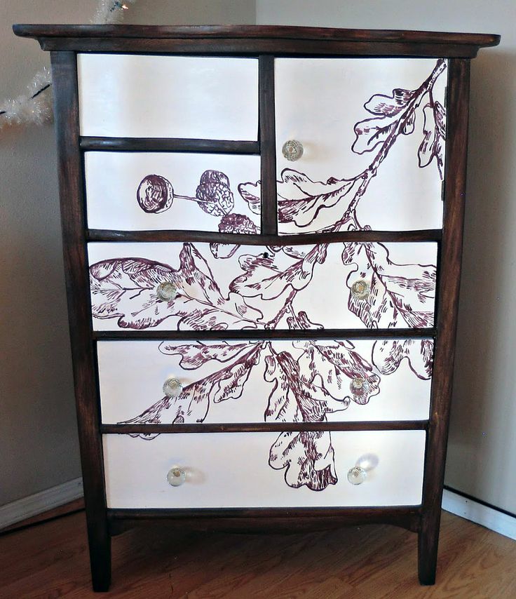 Painted oak leaf dresser