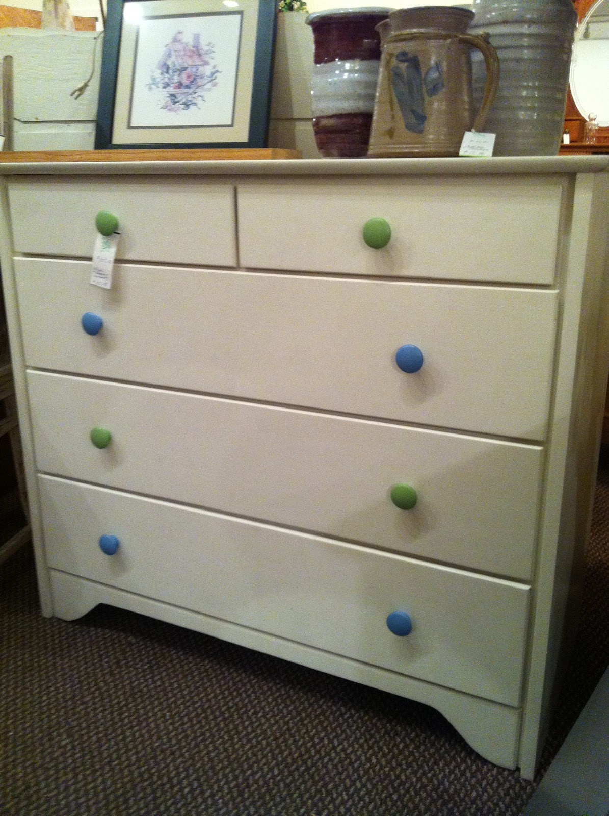 Simple contrasting drawer knobs