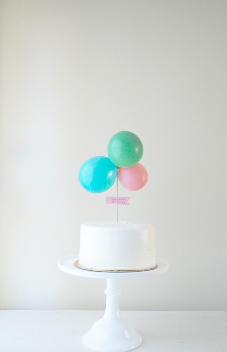 Balloon topper for cake