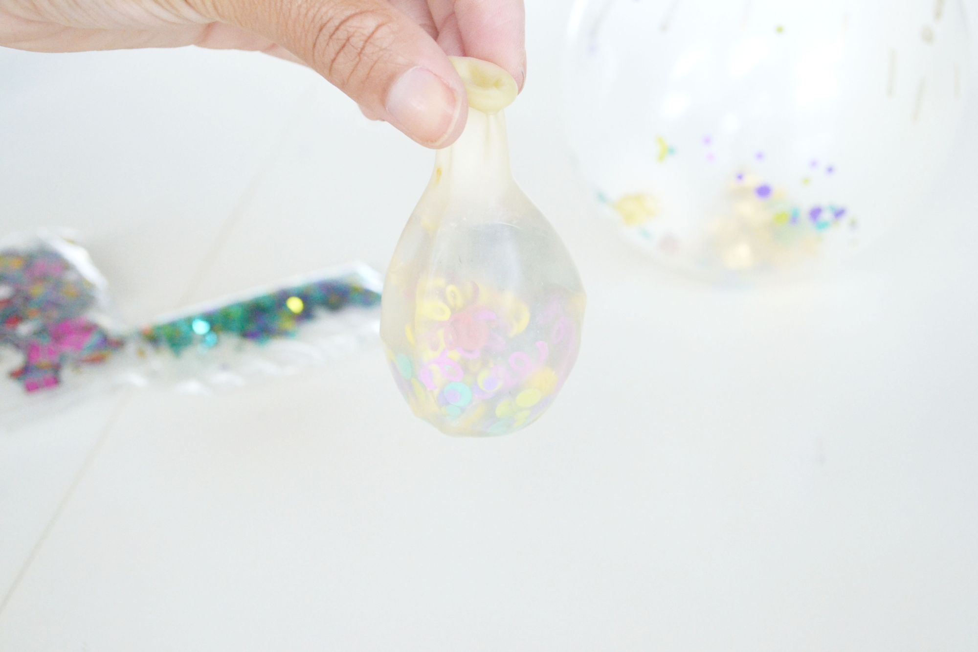 Mijlpaal Memo transactie DIY Confetti Balloon Invites to Pop a Party