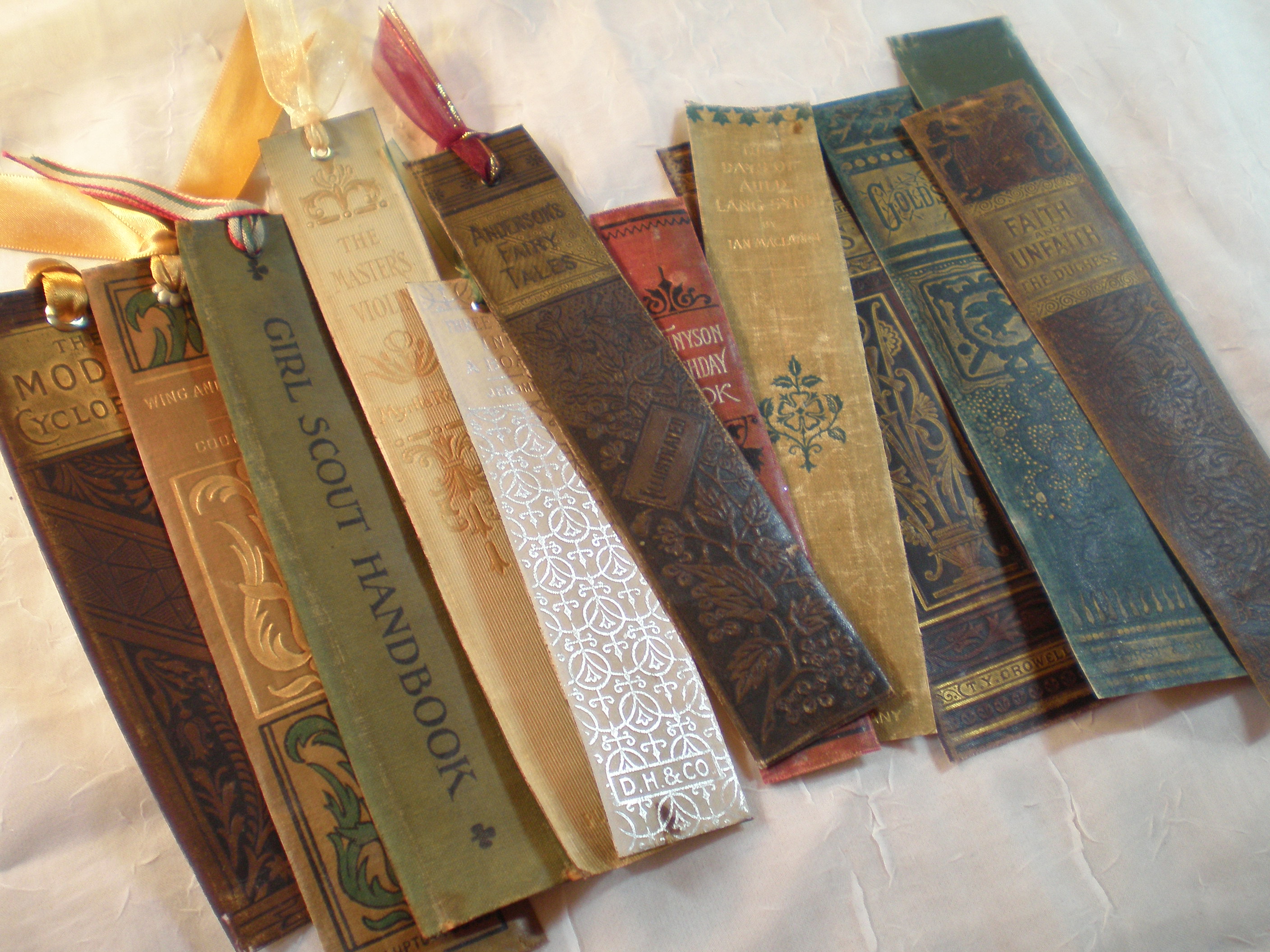 DIY Book Spine Bookmarks
