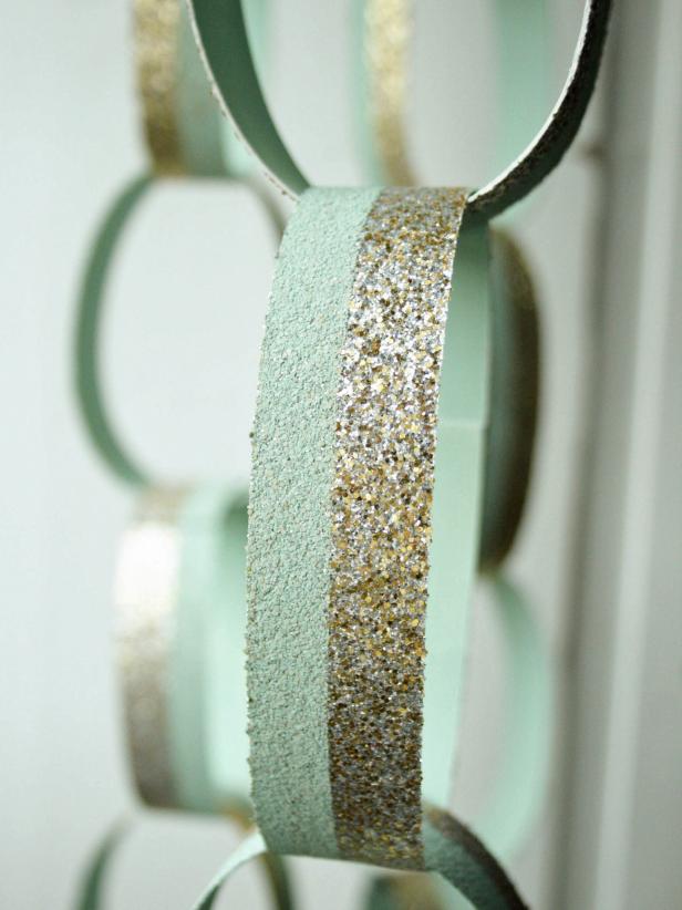 DIY Glitter Paper Chain Link