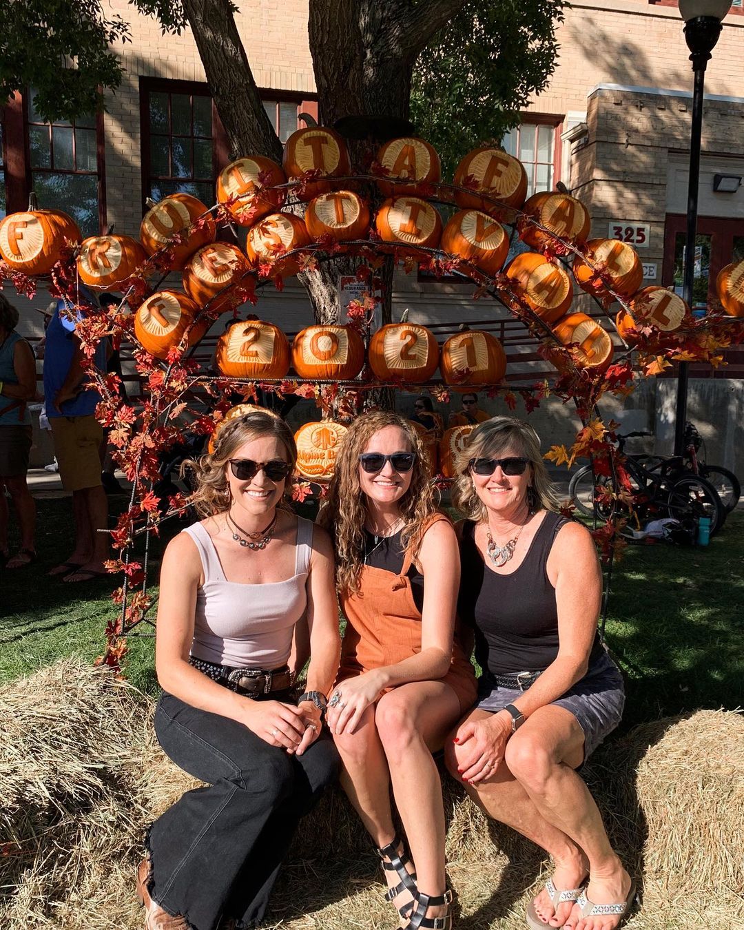 Halloween pumpkin carving ideas entrance signs