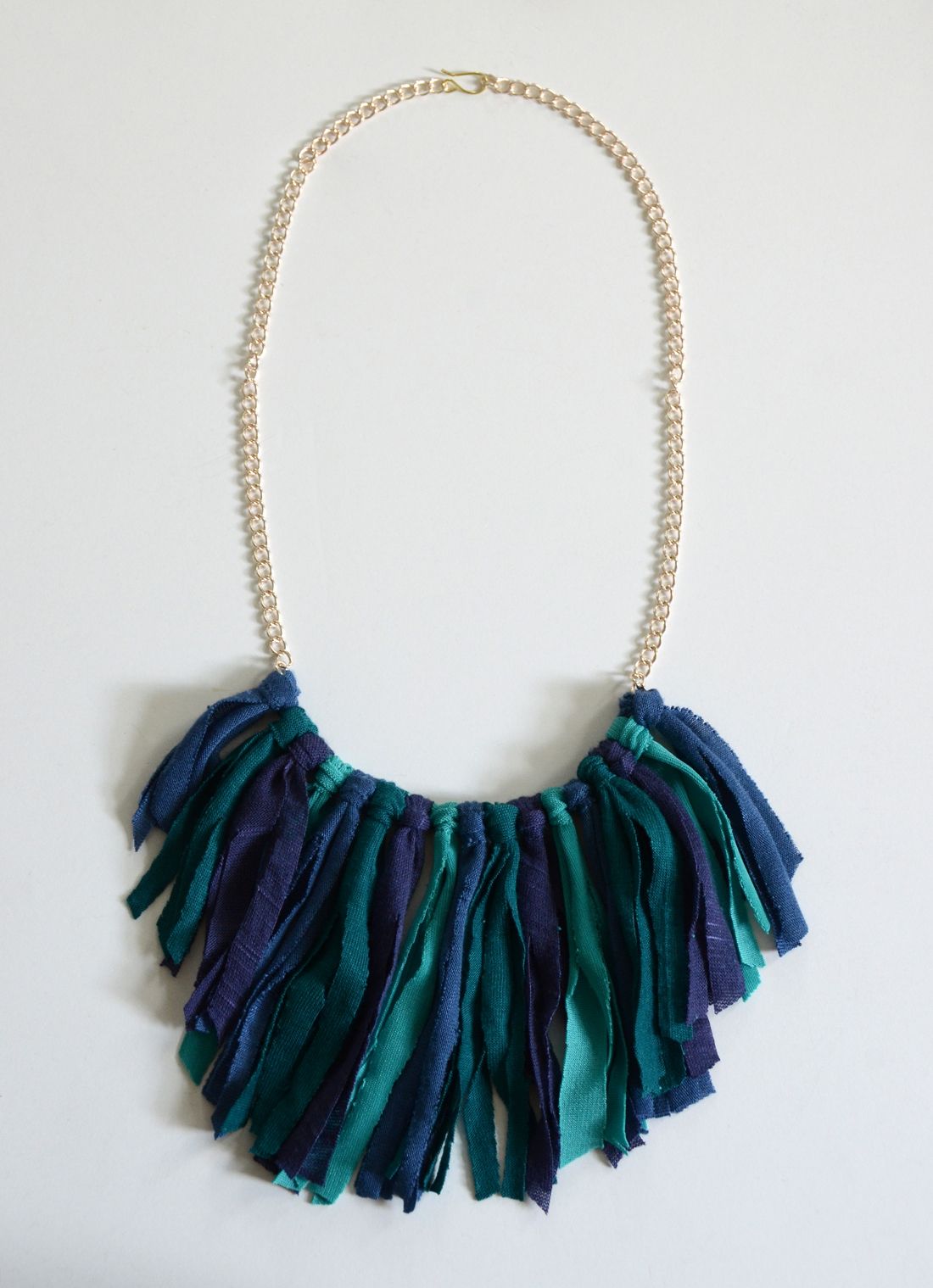 Modern fringe necklace